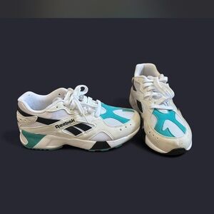 Reebok Aztek size 6.